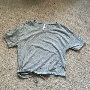Cropped gray tee shirt